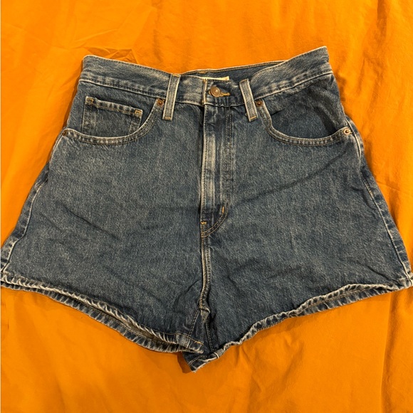 Levi’s High Waisted Mom Shorts size 30 - Picture 1 of 5